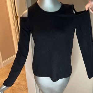 100% cashmere open-shoulder sweater. Peck&peck size S
